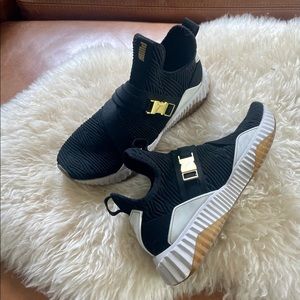 Puma Defi MIDI  (size 6, fits big)